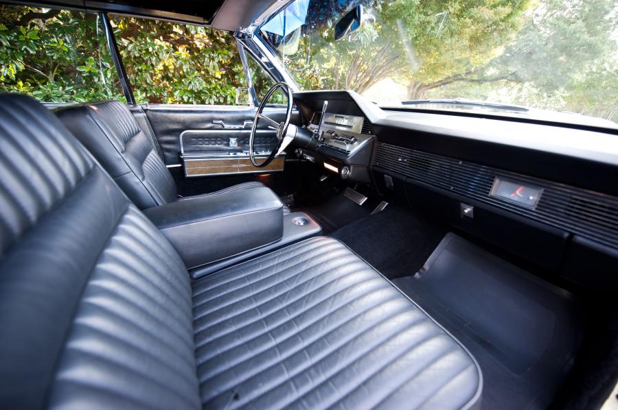  Lincoln Continental 4-Door Convertible 1966 года  (фото 5 из 16)